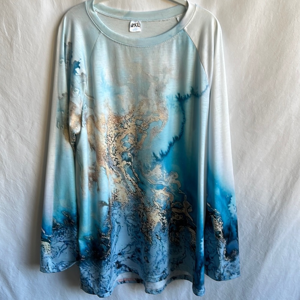Ocean print contemporary blue, tan, white top, size XXL